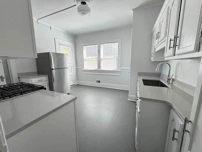 15 Vick Park #A — Photo 5