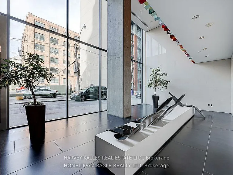 25 Oxley St #304 — Photo 2
