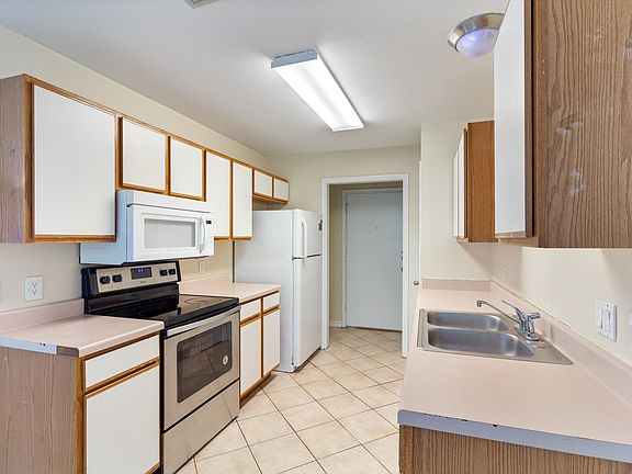 4th image of 1015 Sagewood Trl
