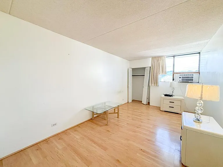 2240 Kuhio Ave #2505 — Photo 6