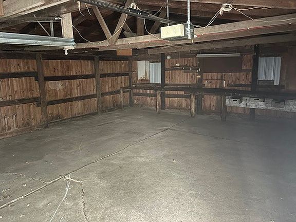 3rd image of 211 2nd St