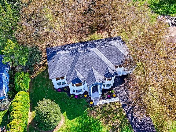 3rd image of 920 Georges Rd