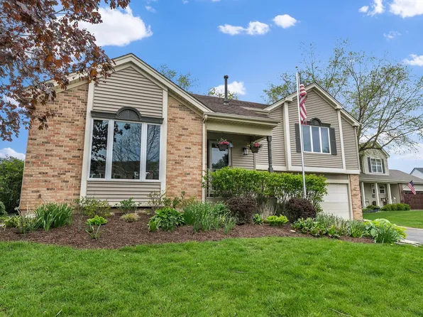 815 Peachtree Ct, Lake In The Hills, IL 60156