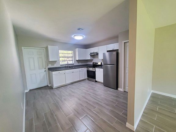 2nd image of 3302 S 7th St APT B