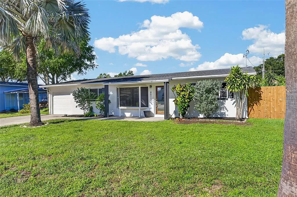 3 bed, 2.0 bath, 1215 sqft, $3,300 — Photo 2