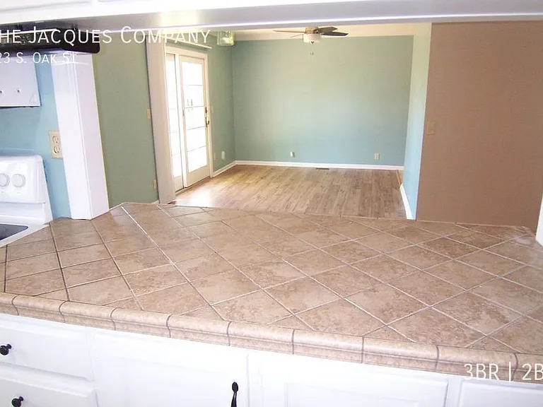 723 S Oak St — Photo 7
