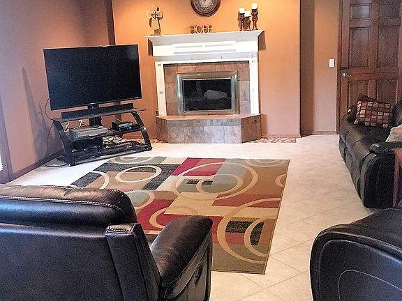 3rd image of 2512 W Orleans Dr