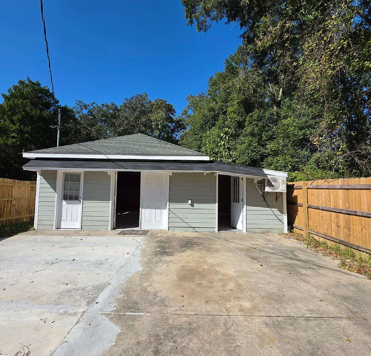 2 bed, 2.0 bath, 800 sqft, $1,300 — Photo 1