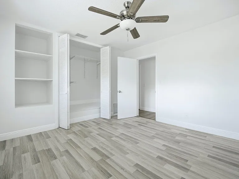 321 E Chaminade Dr — Photo 29
