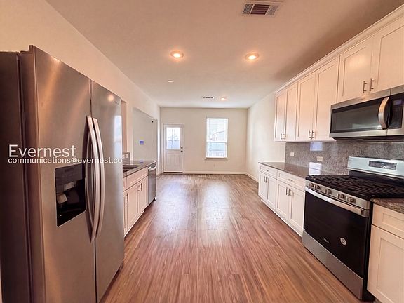 3rd image of 7314 Madison Commons Ln