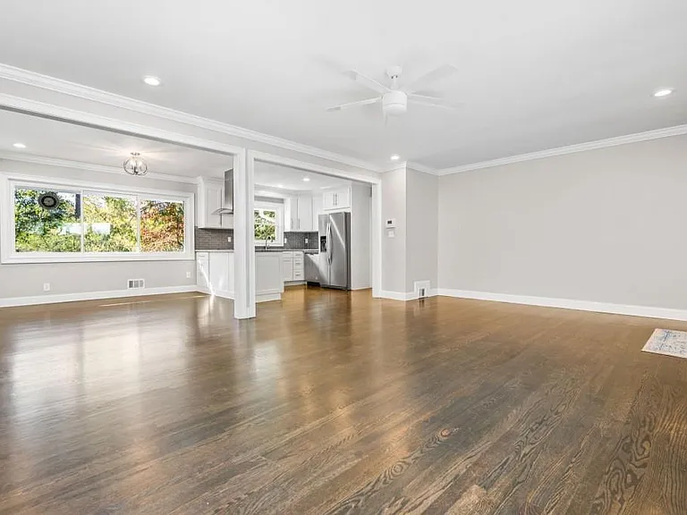 2604 Sunny Ln SE — Photo 8