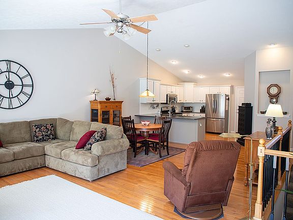 3rd image of 19 Inglewood Ln