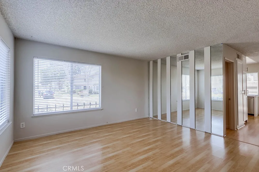 2 bed, 1.5 bath, 1094 sqft, $3,000 — Photo 3