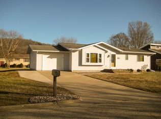 1404 S 18th St, Prairie Du Chien, WI 53821