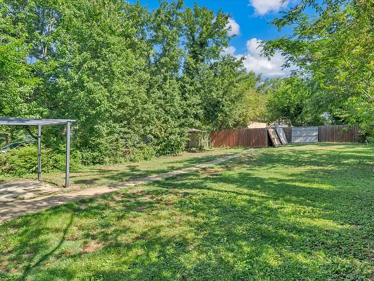 Large Fenced In Backyard!