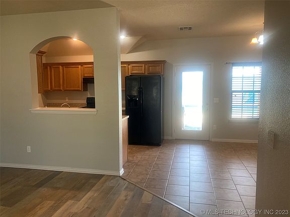 5th image of 4816 Lakeshore Dr