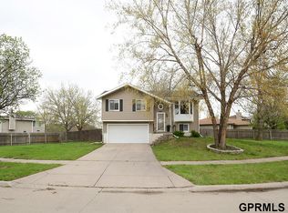 901 Parkview Ln, Lincoln, NE 68512