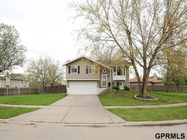 901 Parkview Ln, Lincoln, NE 68512