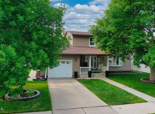 321 Rose Ln, Williston, ND 58801