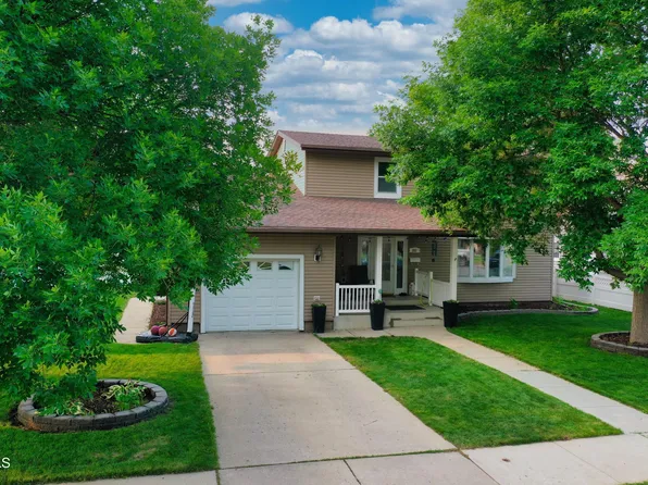 321 Rose Ln, Williston, ND 58801