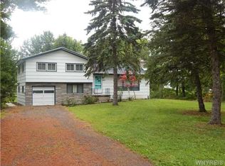 527 Lake Rd, Youngstown, NY 14174