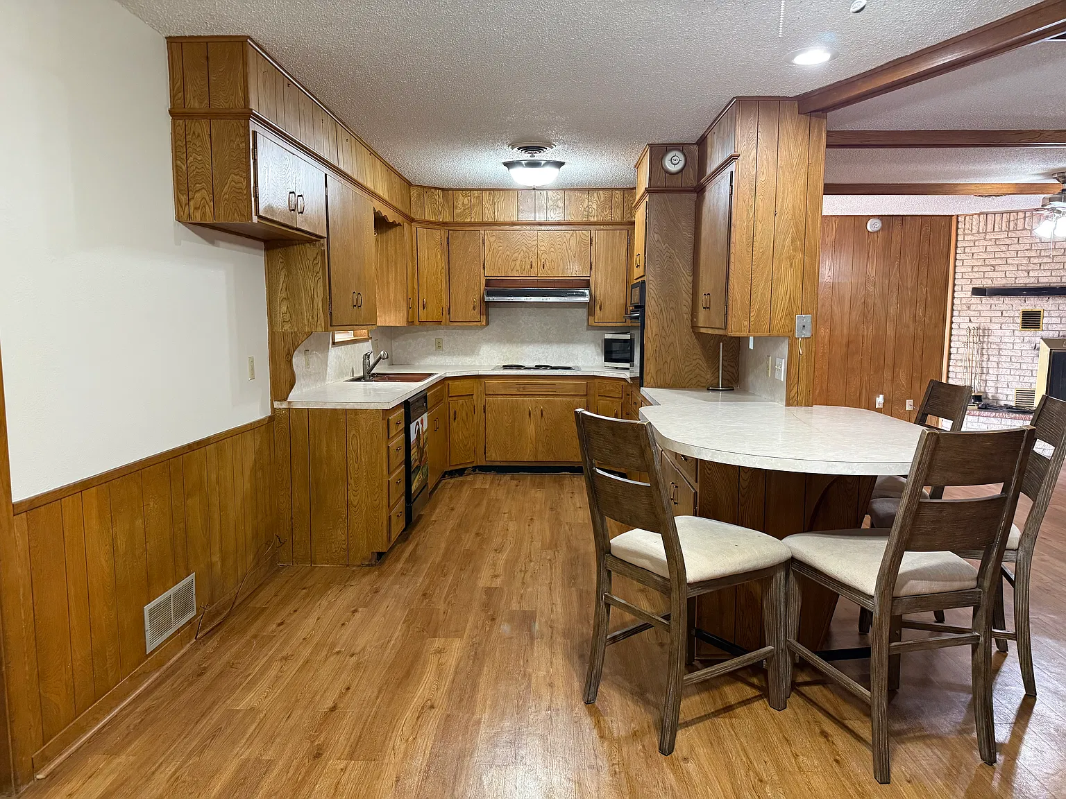 2 bed, 1809 sqft, $2,000 — Photo 4