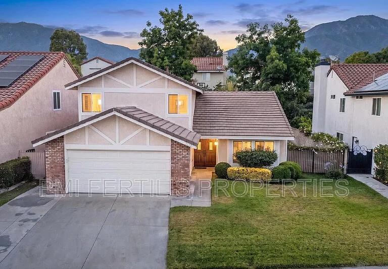 1229 Hibiscus St — Photo 4