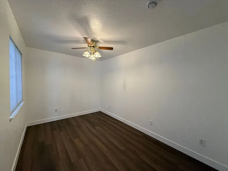 1030 Windmill Dr — Photo 2
