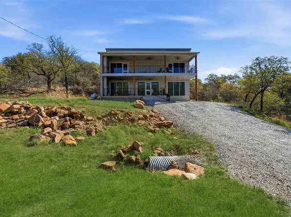 221 Merry Circle Dr, Lawton, OK 73507