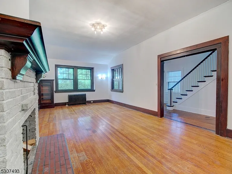449 Grove St — Photo 6