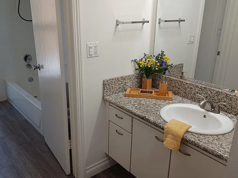 Huntington Garden Apartments — Photo 57