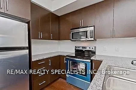 1 Hurontario St #1506 — Photo 4