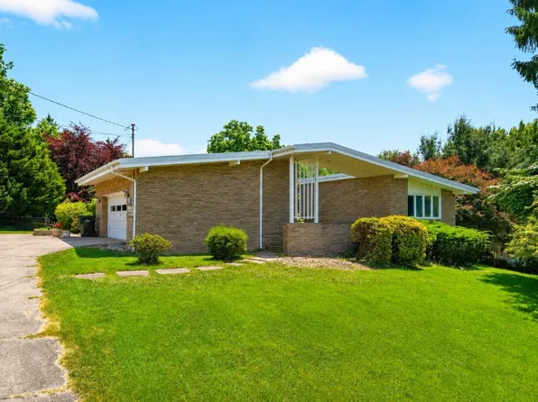 2219 Mitchell Dr, North Huntingdon, PA 15642
