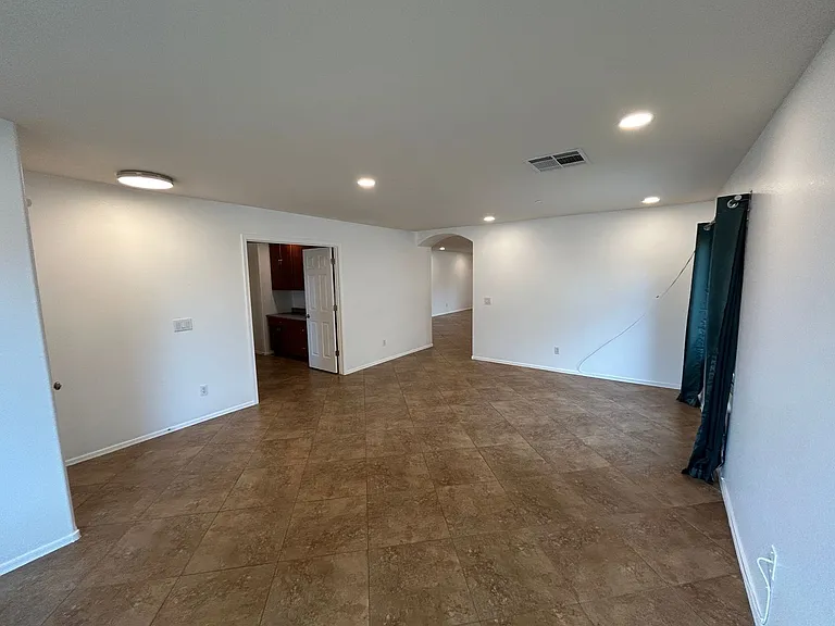 3126 W Zachary Dr — Photo 8