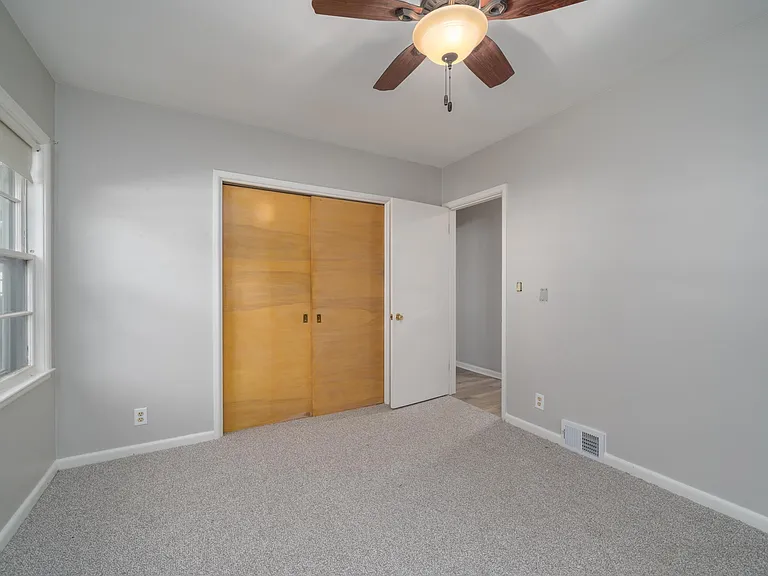 2424 S Center Ave — Photo 13