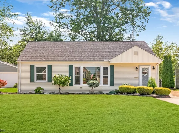 29612 Cresthaven Dr, Willowick, OH 44095