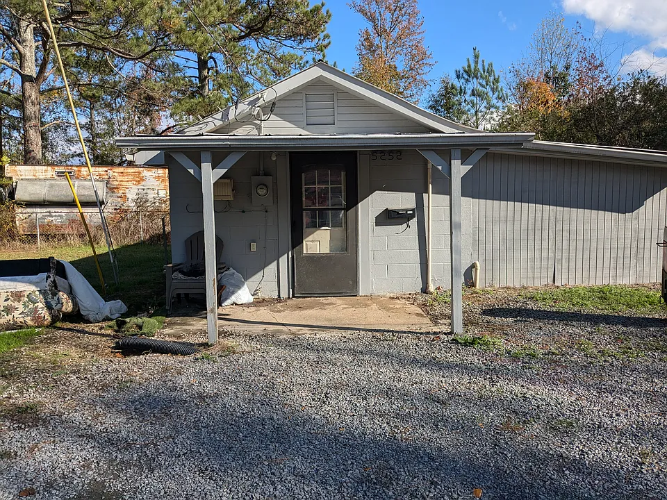 1085 Cavender Rd SE