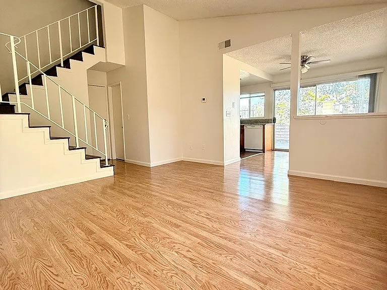 2341 Cravath Ct #B — Photo 5