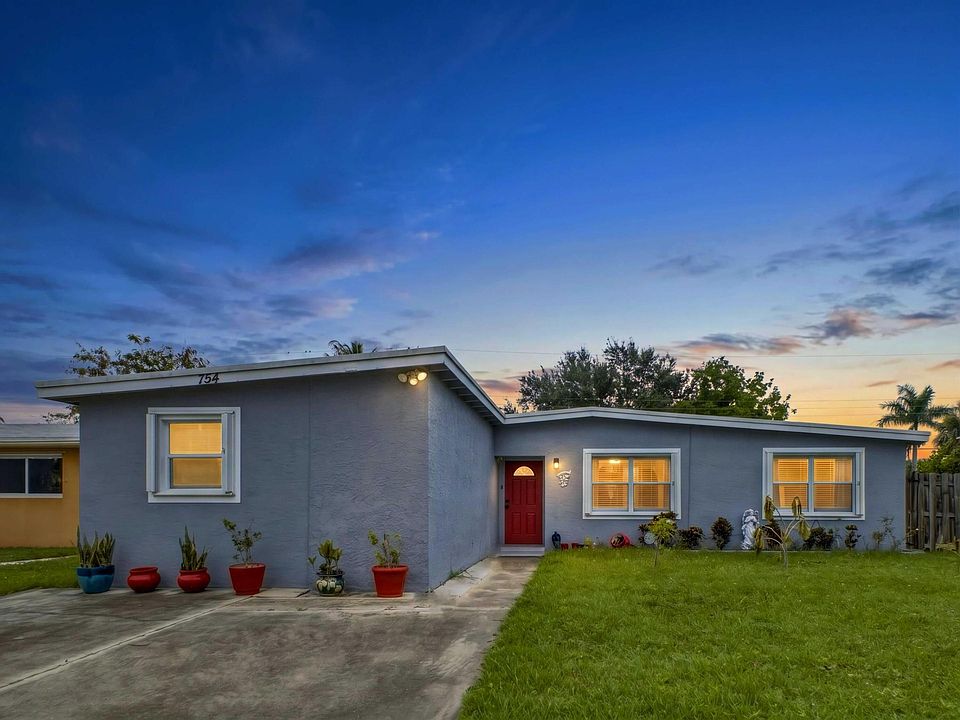 1st image of 754 Hibiscus Drive