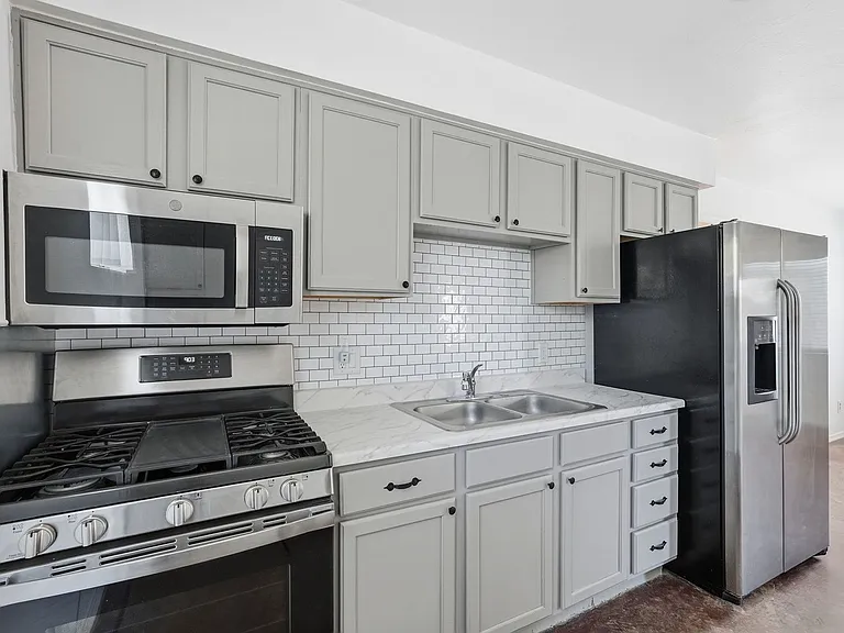 1226 E. Elm St. — Photo 16