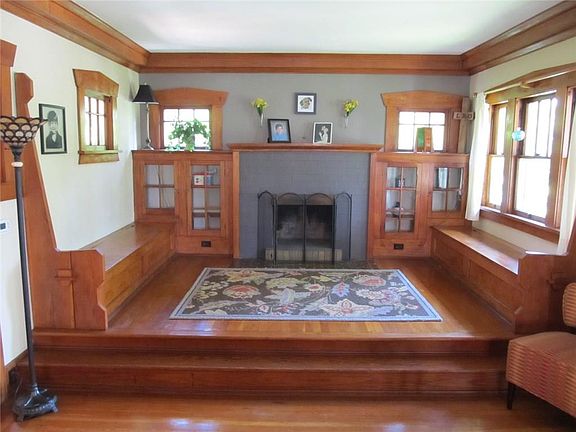 2nd image of 331 Lincoln Ave