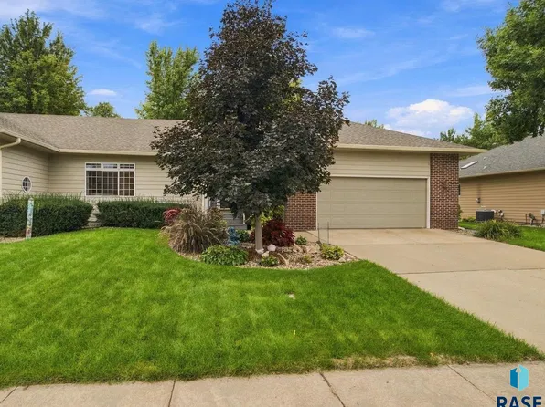 111 W Doral Ct, Sioux Falls, SD 57108