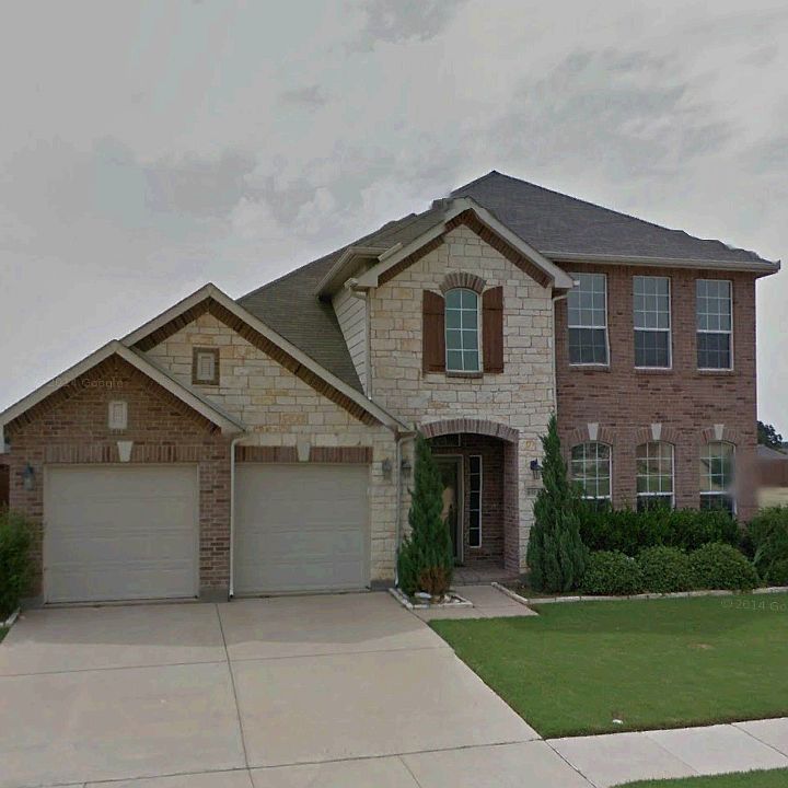 Welcoming curbside appeal! 