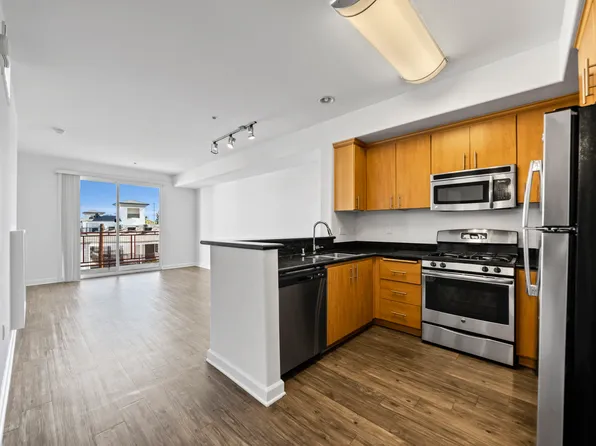 Azure, 8719 Variel Ave APT 301, Canoga Park, CA 91304