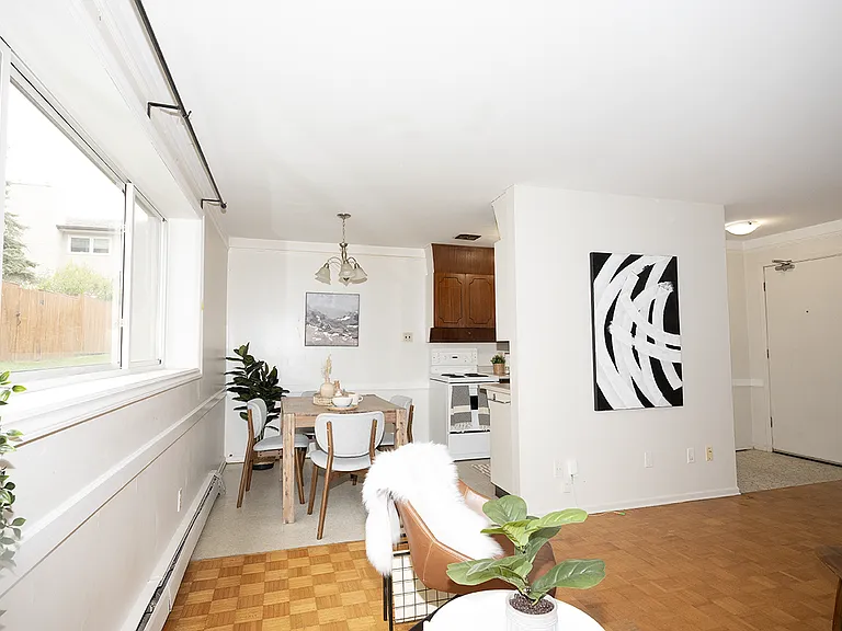 1740 Taylor Ave — Photo 8