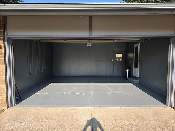 4th image of 3710 Worchester Dr