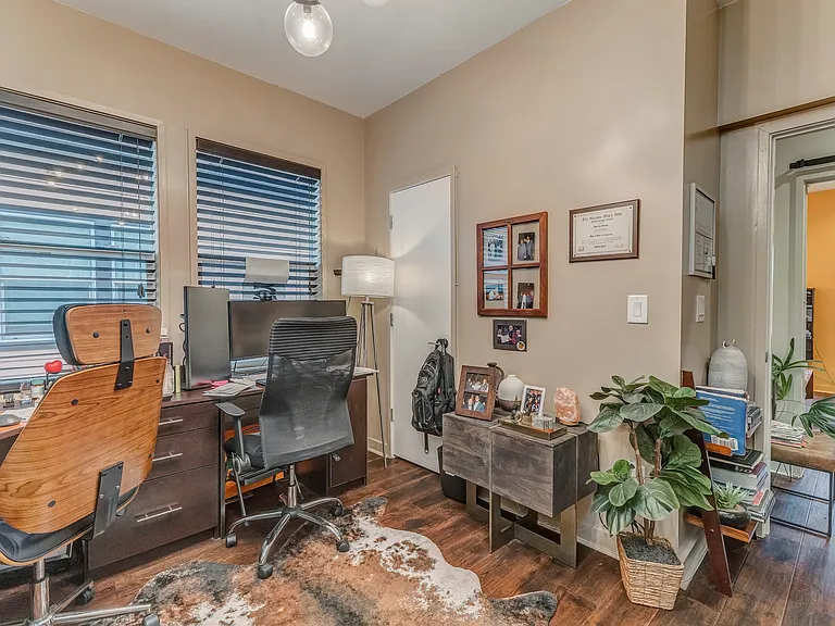 225 Crumley St SW — Photo 38