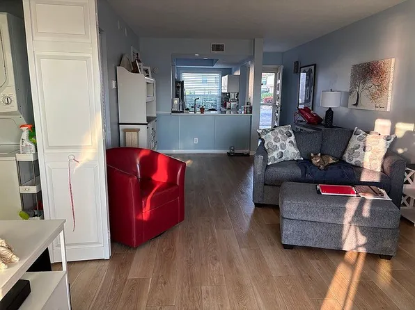 6279 Sun Blvd APT 101, Saint Petersburg, FL 33715