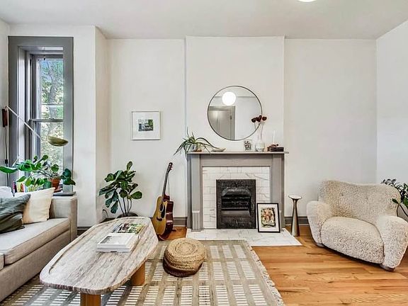 3rd image of 848 N Winchester Ave #1