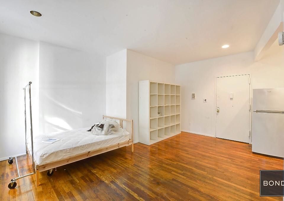 1st image of 261 7th Ave #2